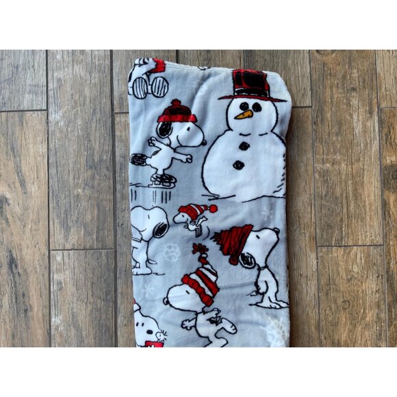 CHRISTMAS Peanuts Snoopy “Christmas Giving” Soft Plush Throw Blanket Collection - Picture 2 of 6